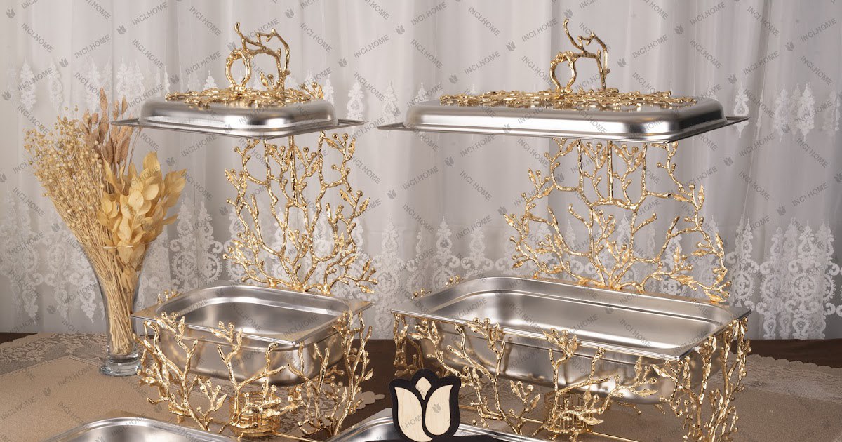 Model wearing plain white basic tee.